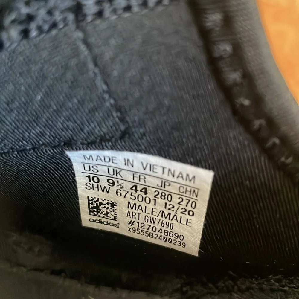 Adidas NMD R1 V2 Shoes Size 10
